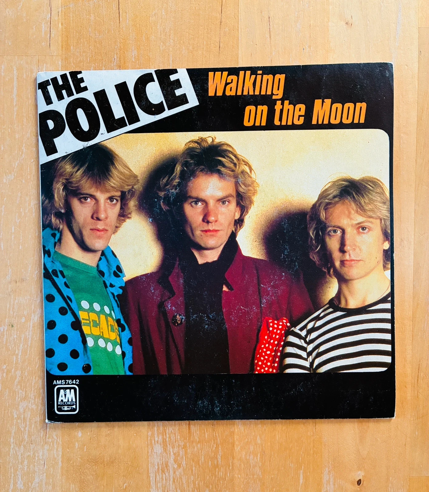 Disque vinyle 45T The Police Walking on the Moon.